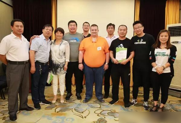 天源學員與邁克老師合影