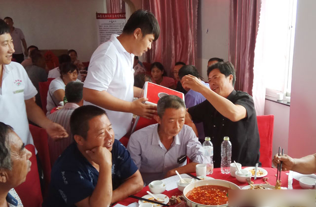 熱烈祝賀山東天源新形勢養豬技術論壇會議成功召開