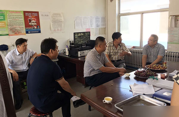 董事長鄒殿來陪同市局領導進行現場座談