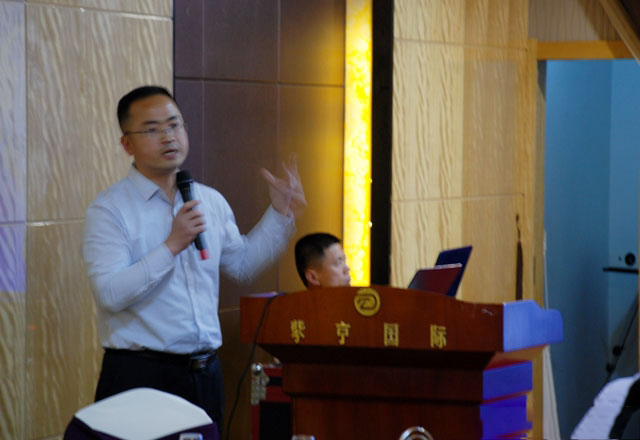 天源集團副總經理、技術總監梁福功先生授課