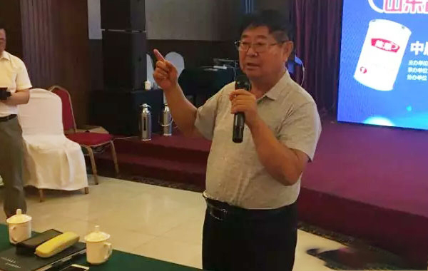 生豬産銷分會專家組周玉曉組長講解《加強經營管理提高養豬效益》