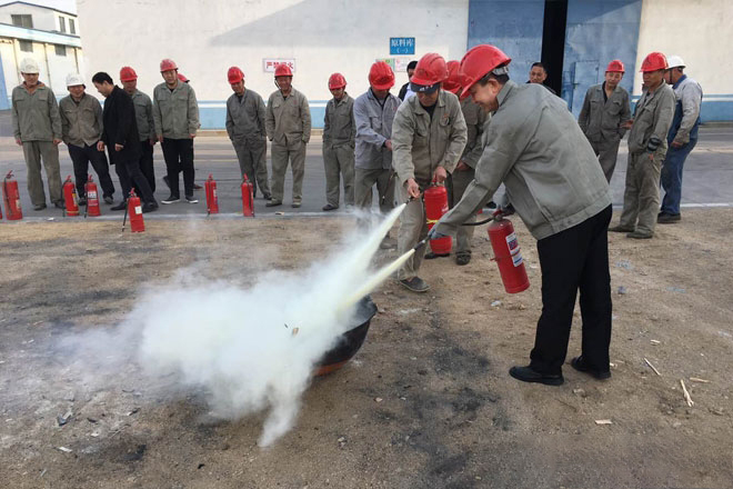 使用滅火器進行實操演練