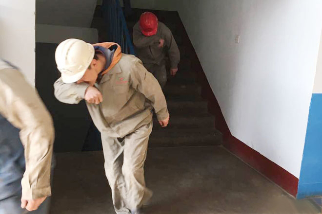 員工進行安全疏散演練