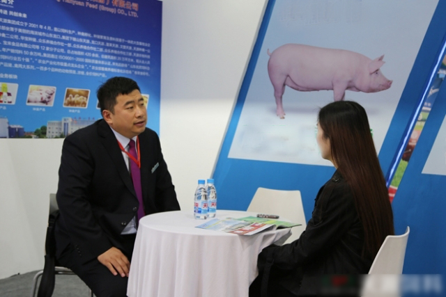 天源集團總經理鄒玉良先生接受媒體采訪。